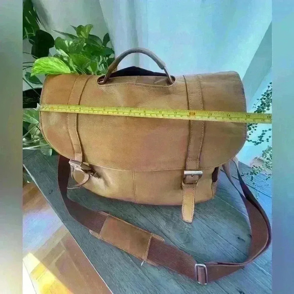 Wilsons Leather Porthole Handle Crossbody/Shoulder Bag Briefcase in Cognac - Picture 16 of 16